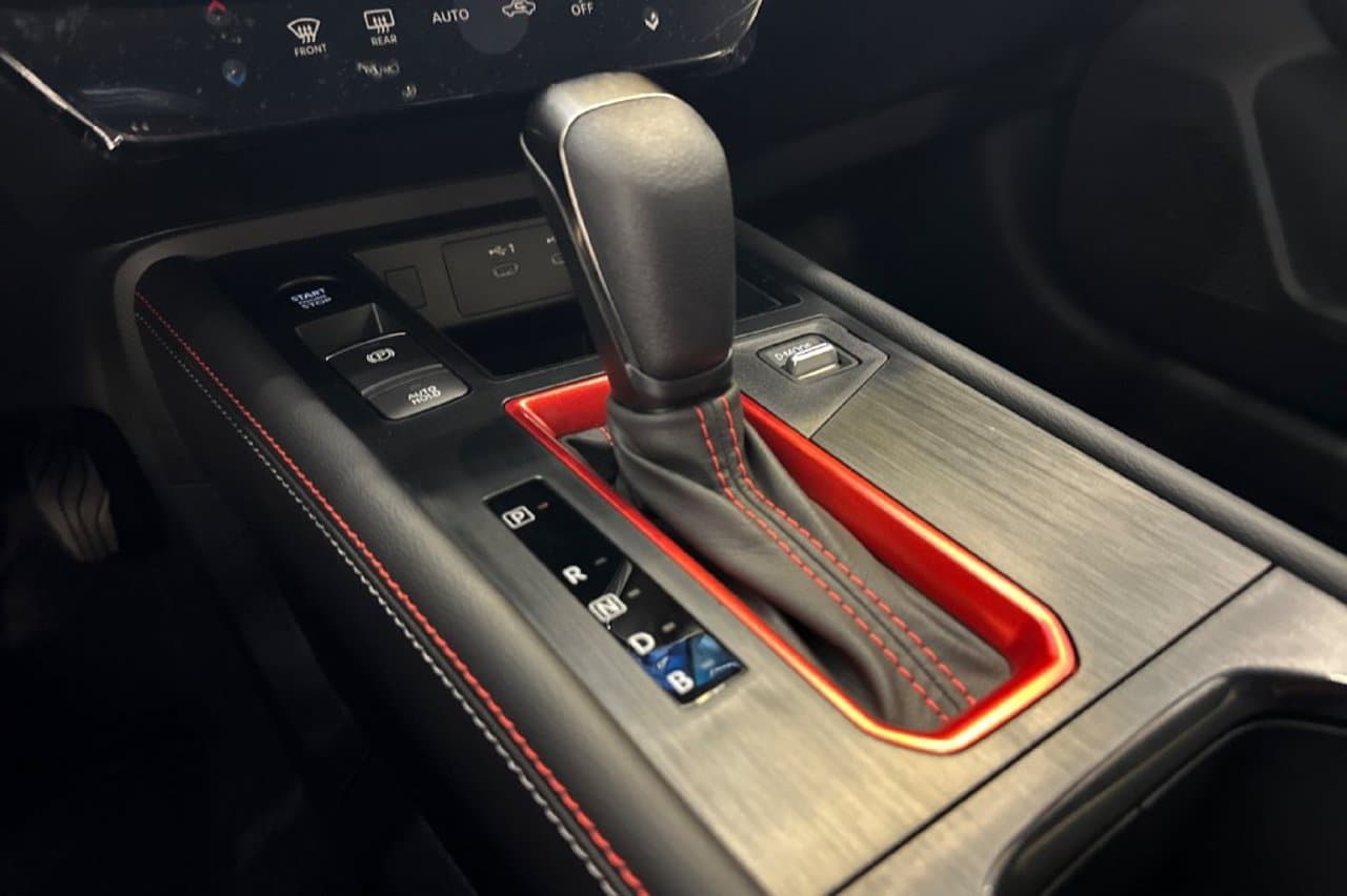 2027 Nissan Kicks SR 18