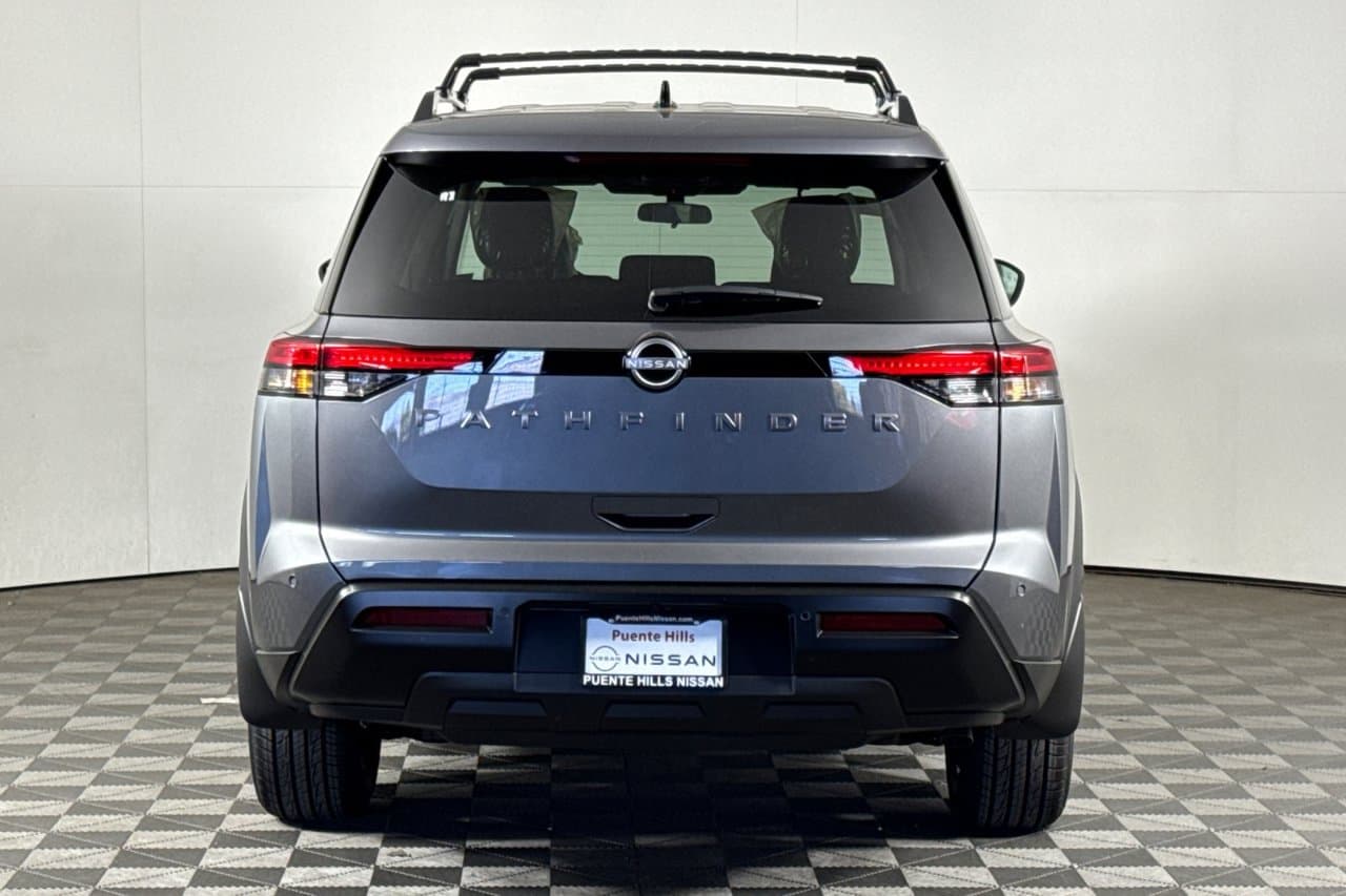 2026 Nissan Pathfinder SV 4