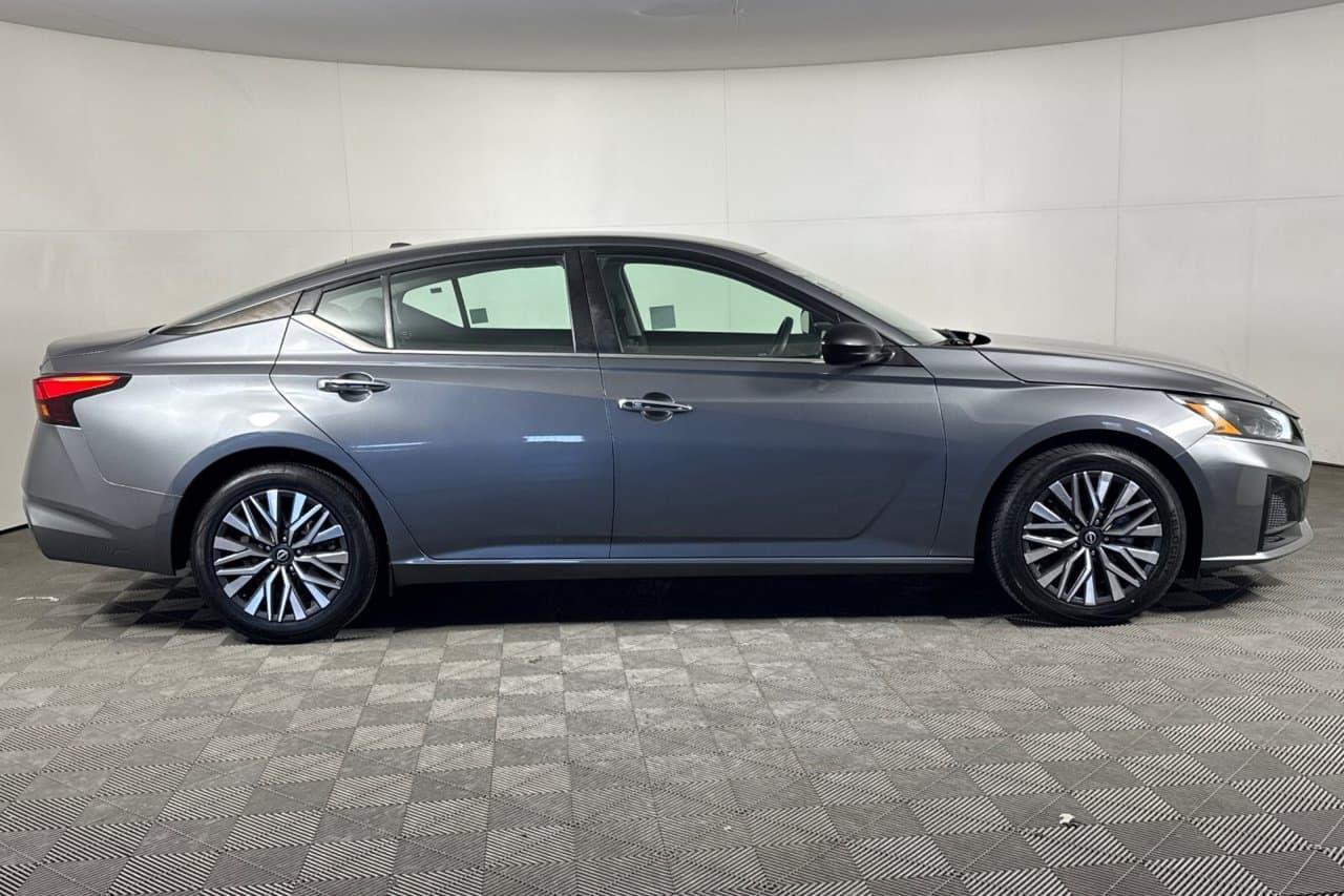 2024 Nissan Altima 2.5 SV 2