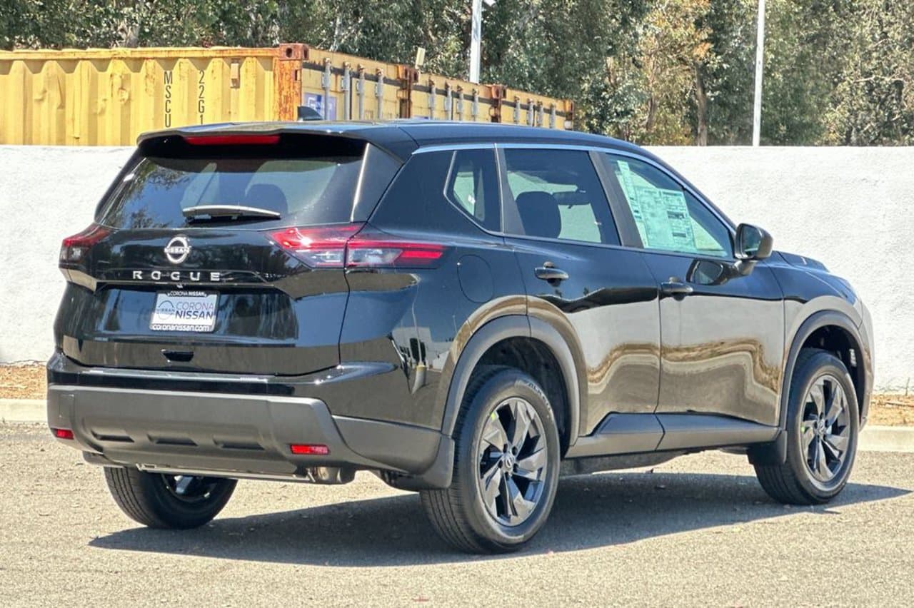 2026 Nissan Rogue SV 4