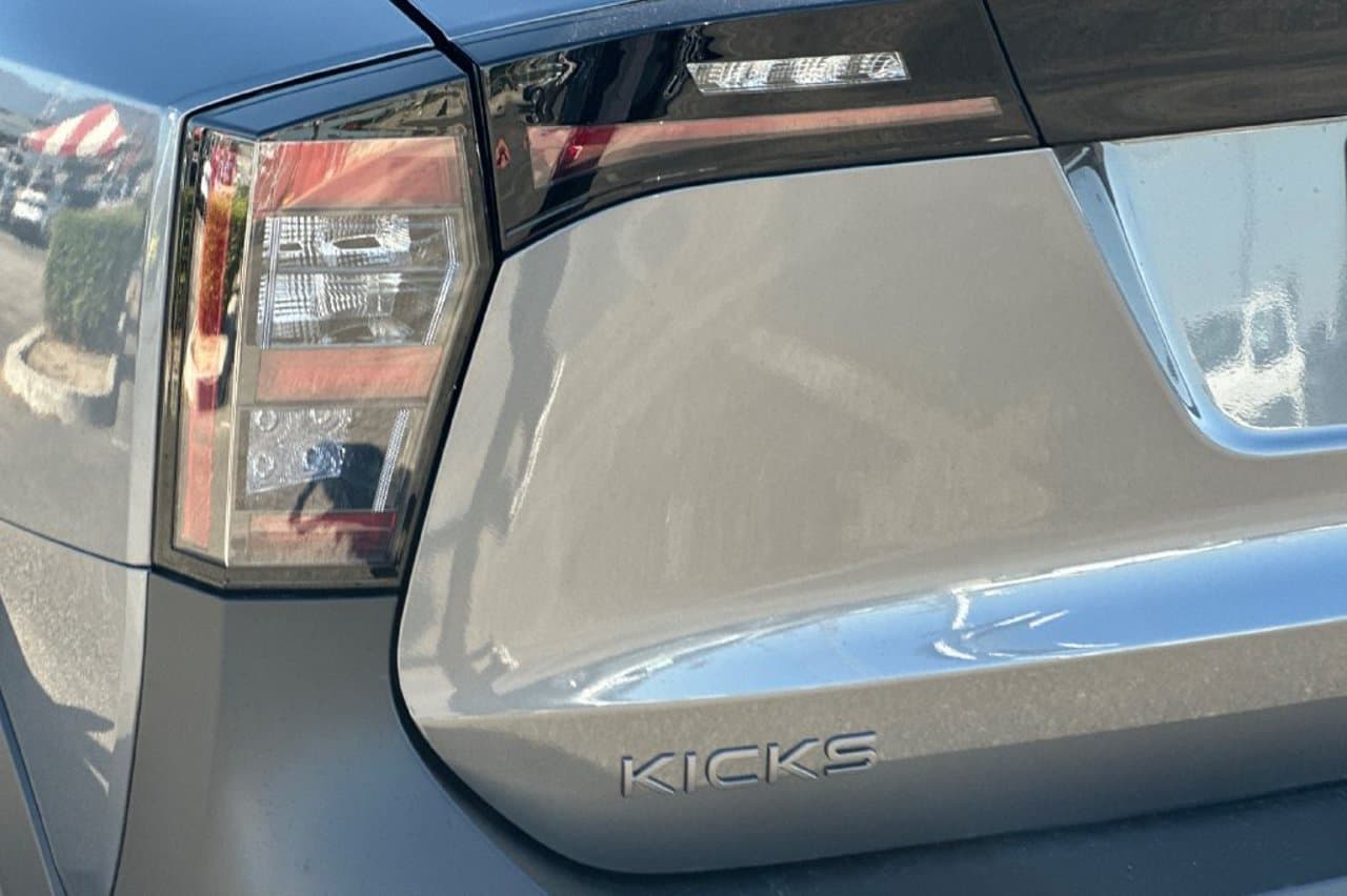 2027 Nissan Kicks SV 21