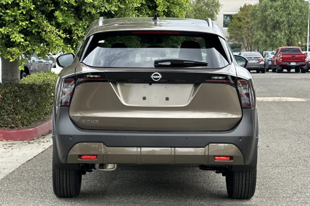 2027 Nissan Kicks SR 5