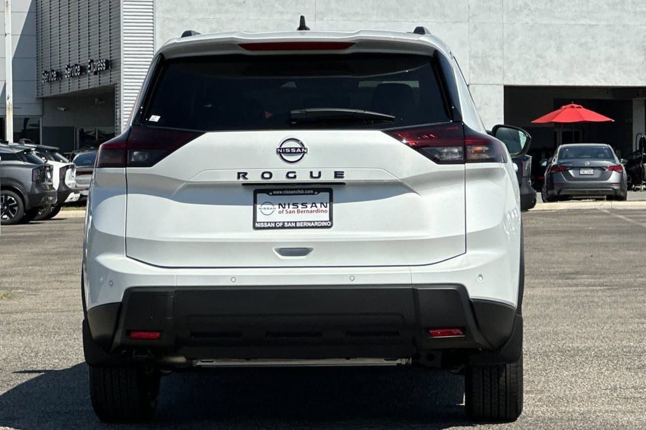 2026 Nissan Rogue Dark Armor 4