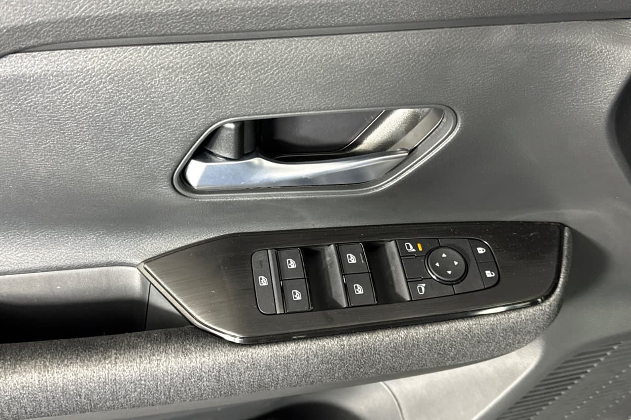 2027 Nissan Kicks SV 8