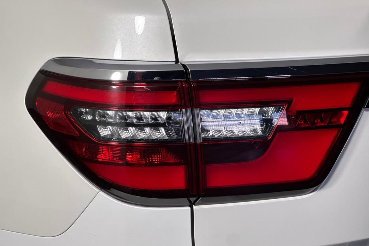 2024 Nissan Armada SV 16