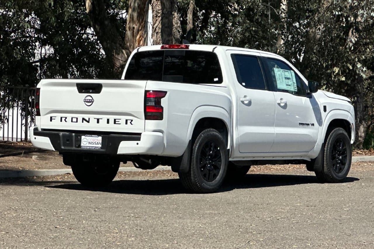 2027 Nissan Frontier SV 4