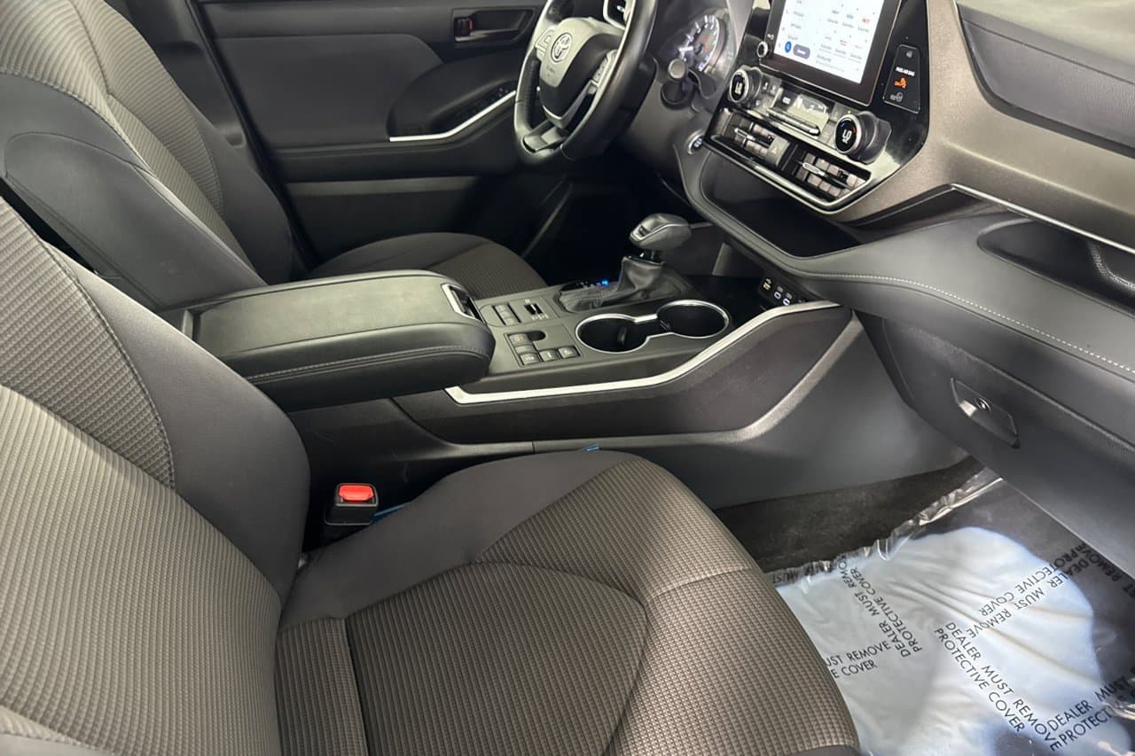 2024 Toyota Highlander LE 14