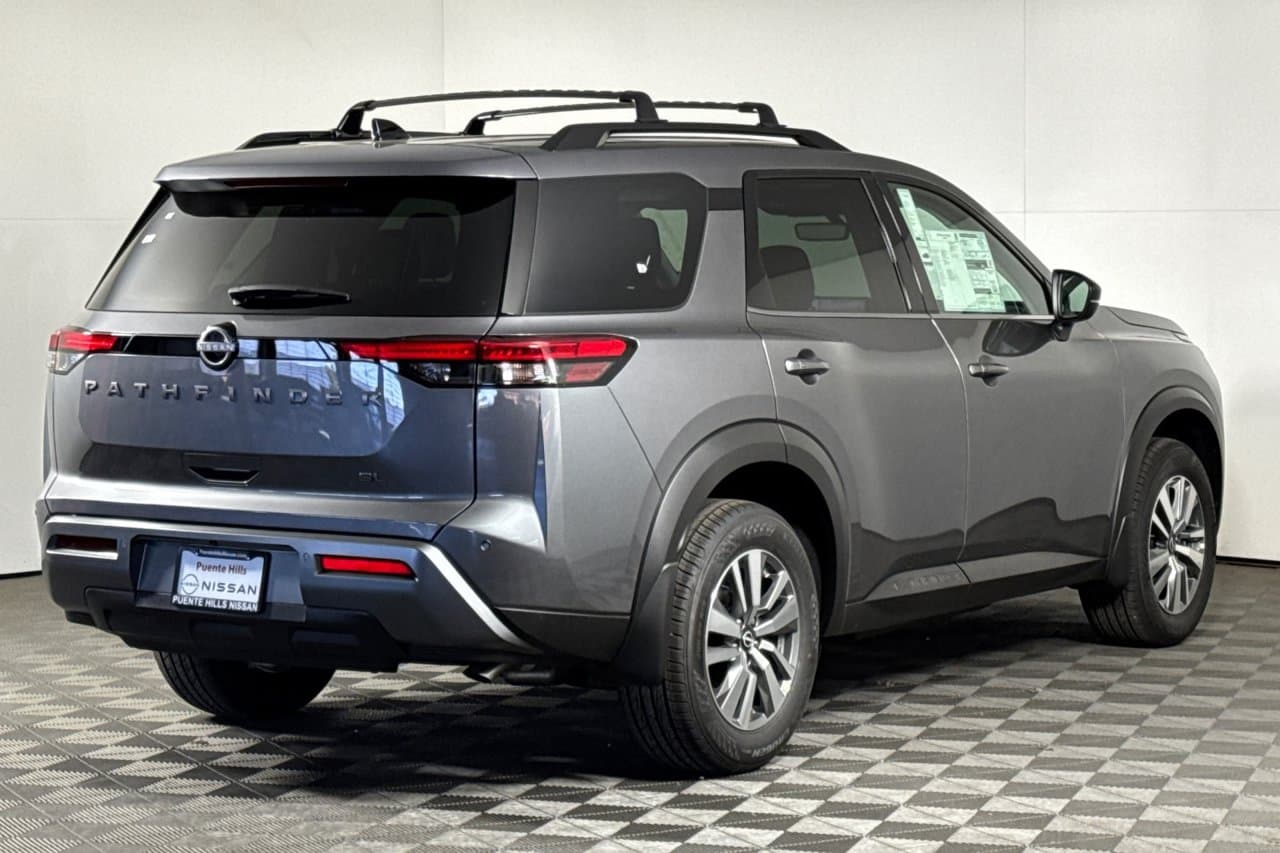 2026 Nissan Pathfinder SL 3