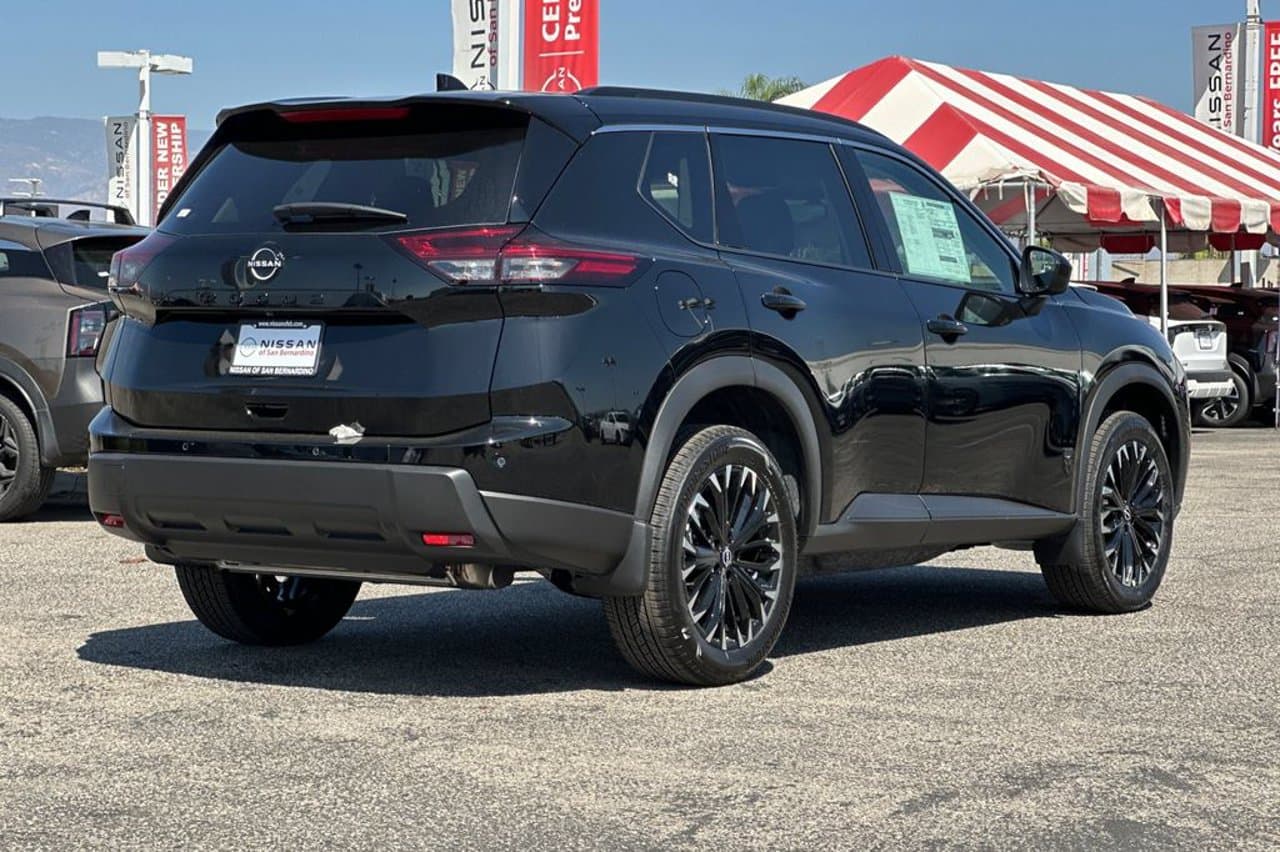 2026 Nissan Rogue Dark Armor 3