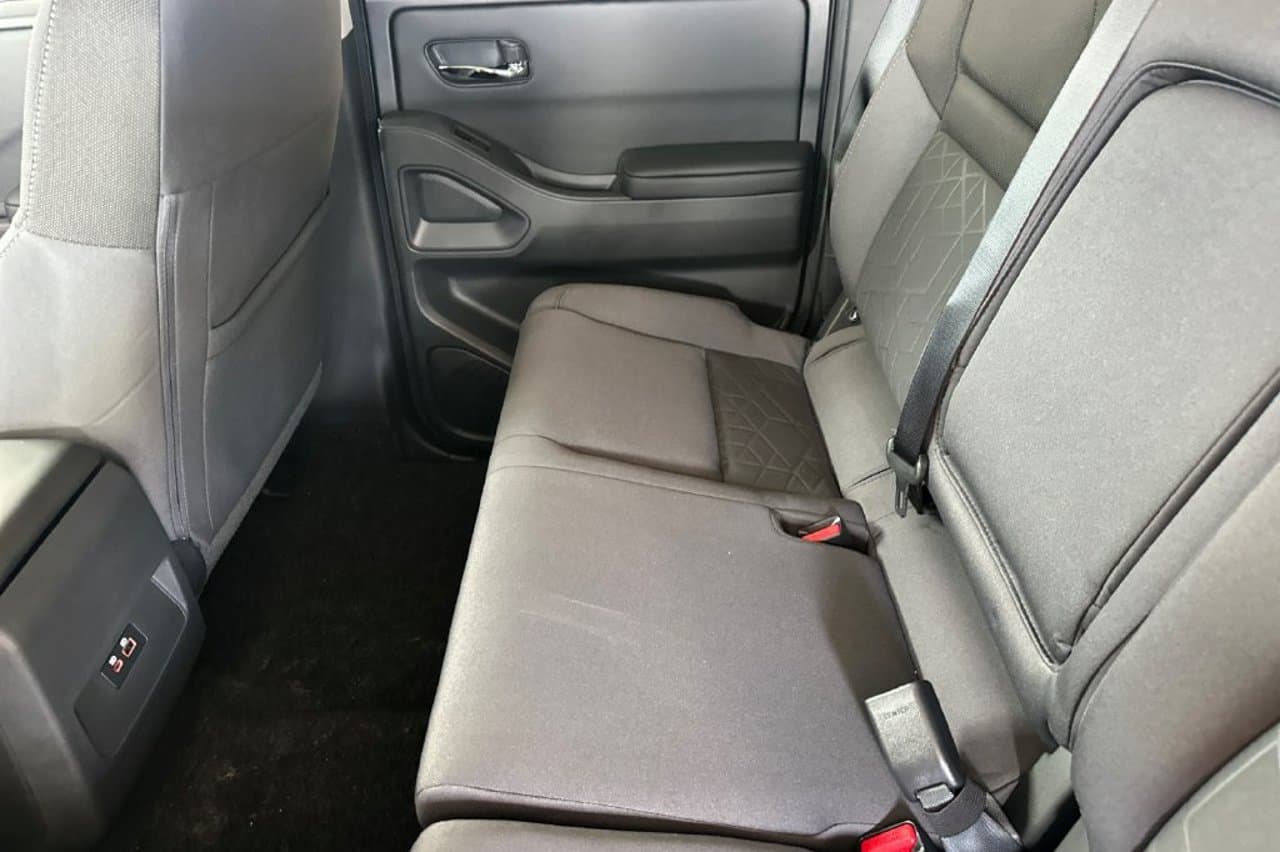2026 Nissan Frontier SV 9
