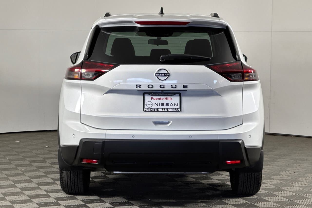 2026 Nissan Rogue Dark Armor 13
