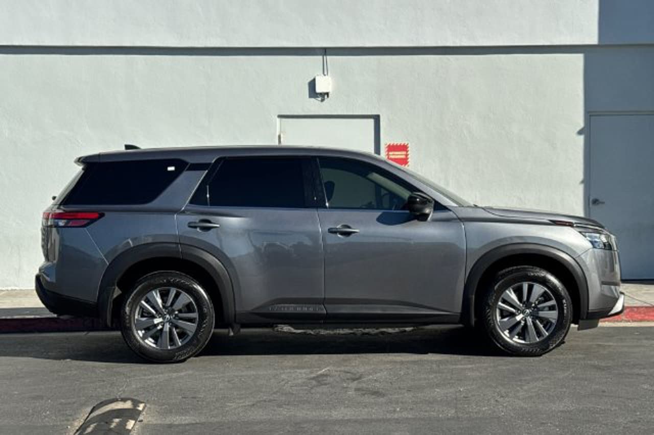 2024 Nissan Pathfinder S 3