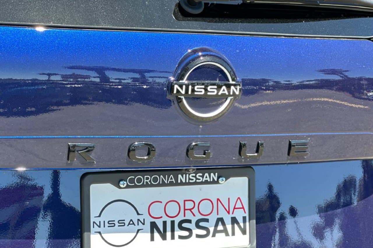 2026 Nissan Rogue Dark Armor 24