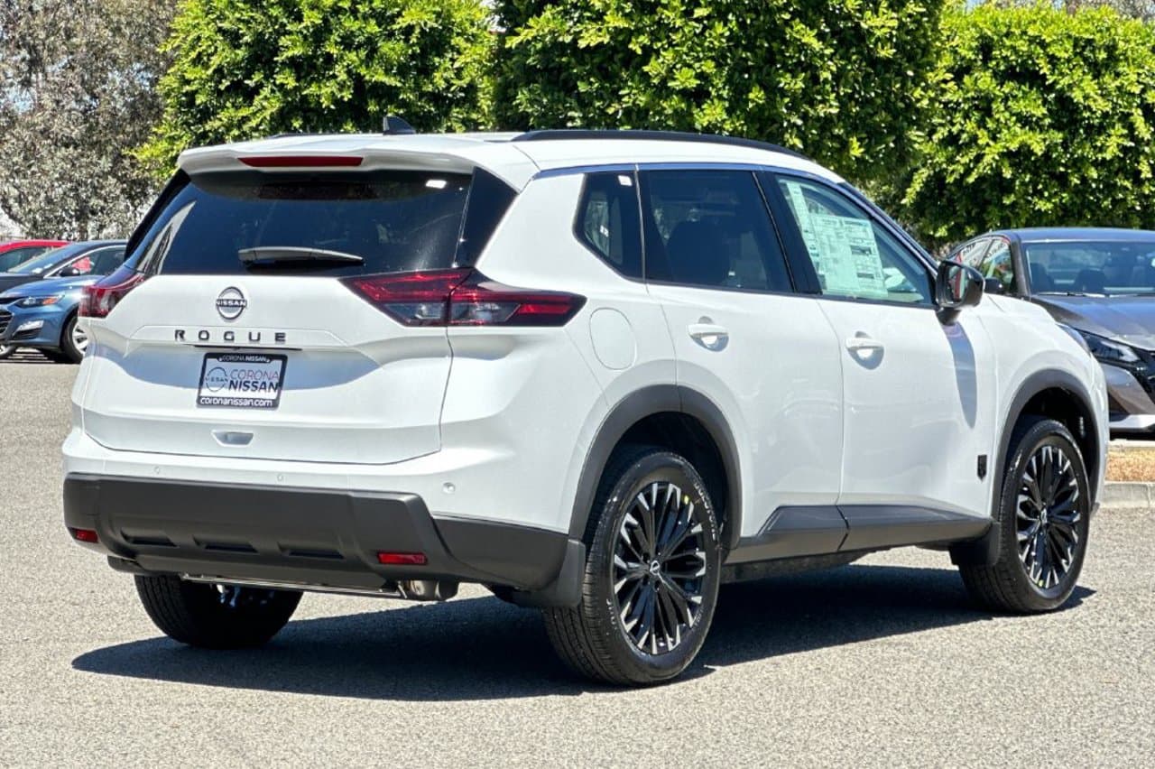 2026 Nissan Rogue Dark Armor 4