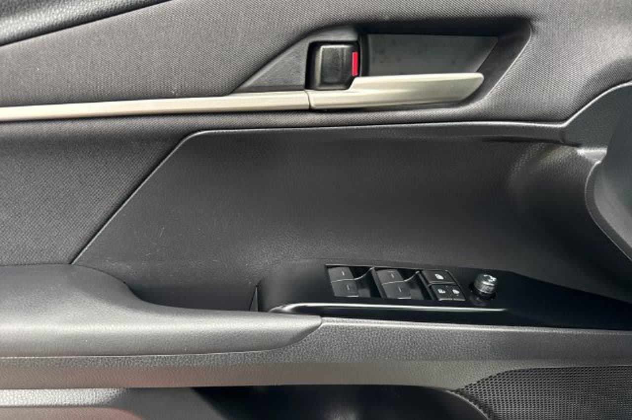2025 Toyota Camry LE 9