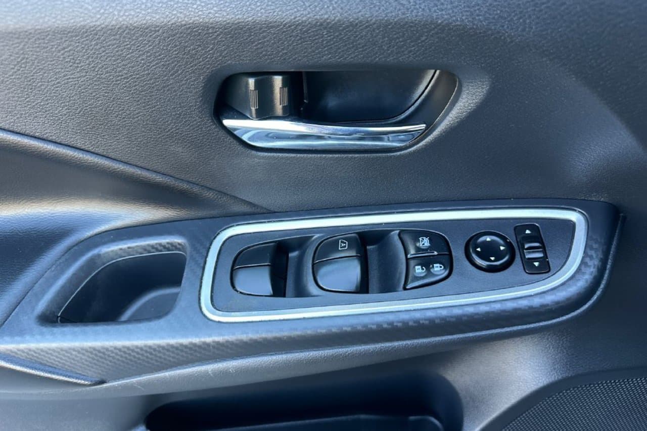 2024 Nissan Versa SR 9