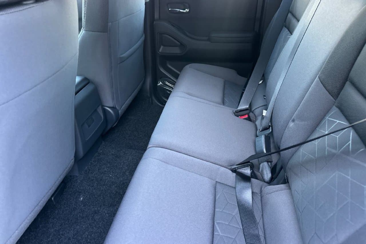 2027 Nissan Frontier SV 9