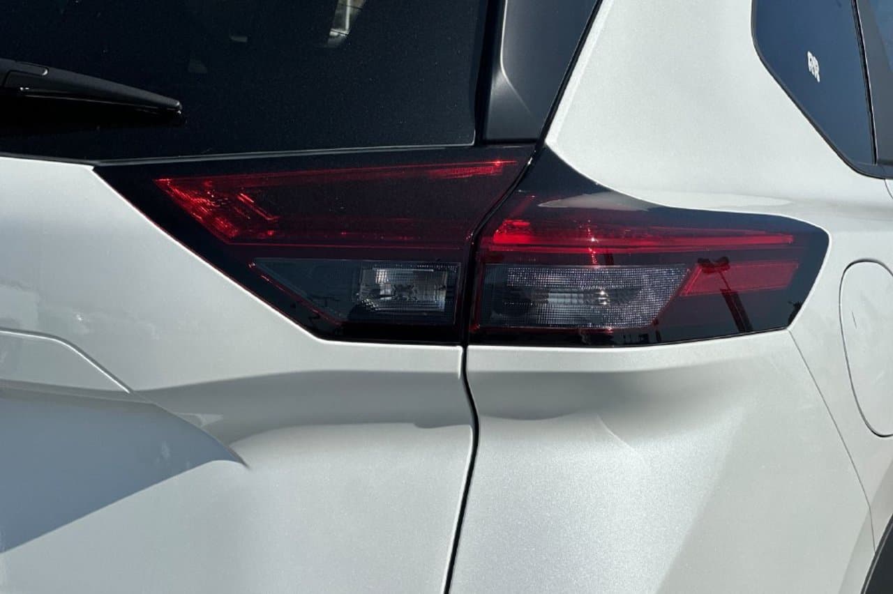 2026 Nissan Rogue SV 21