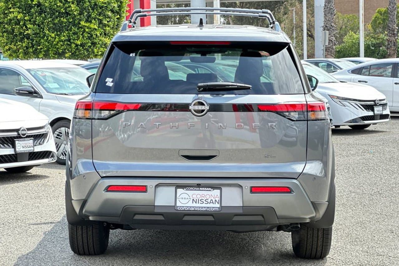 2026 Nissan Pathfinder SL 5