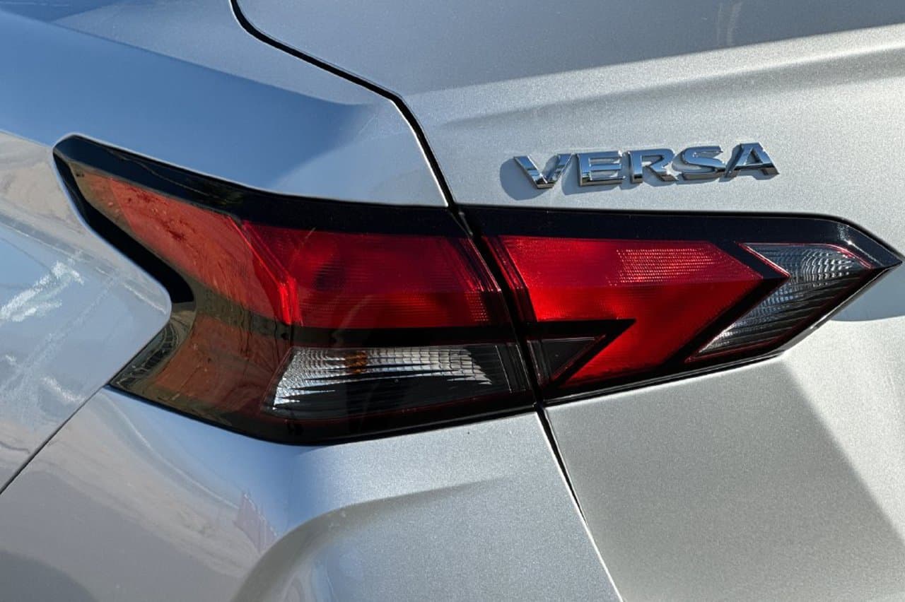 2025 Nissan Versa SV 21