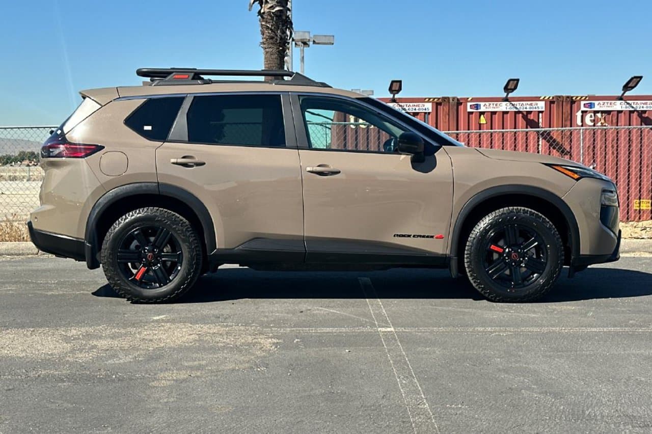 2025 Nissan Rogue Rock Creek 2