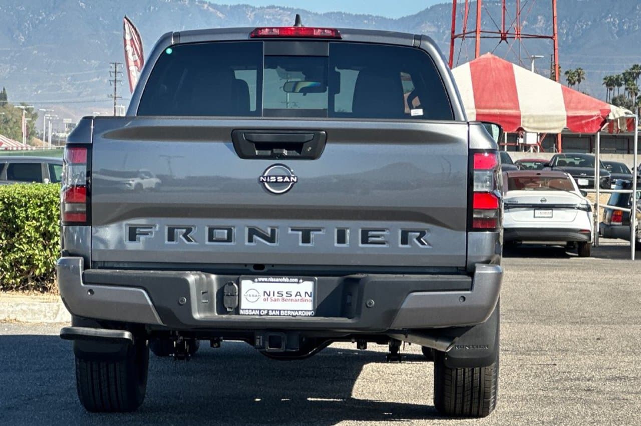 2027 Nissan Frontier SV 4