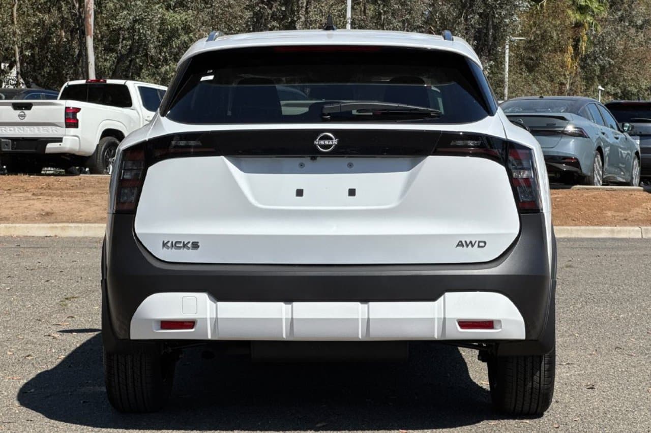 2027 Nissan Kicks SV 5
