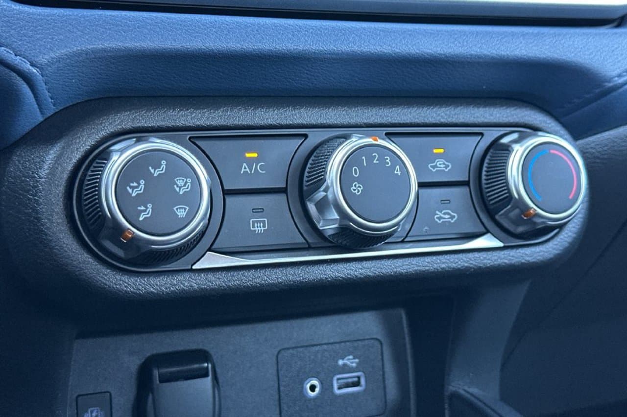 2025 Nissan Versa SV 16