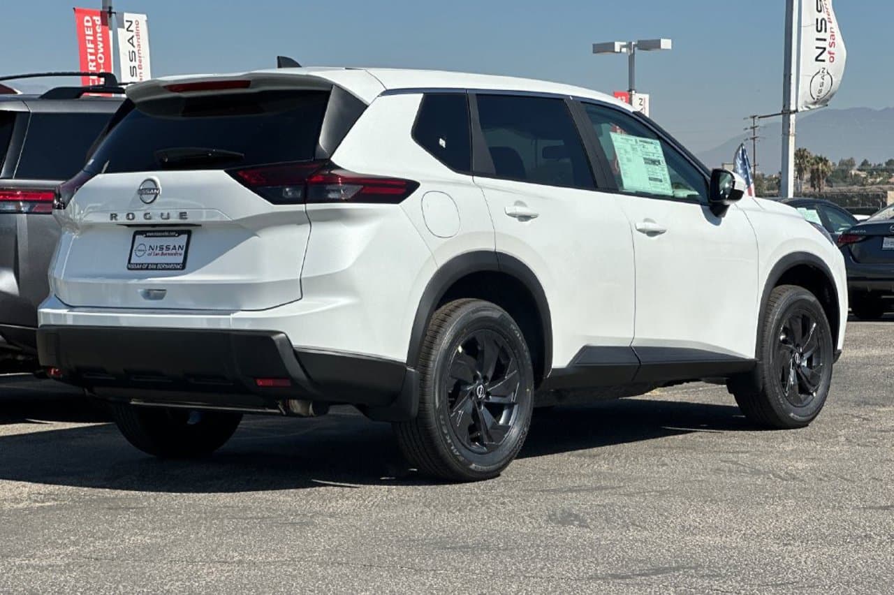 2026 Nissan Rogue SV 32