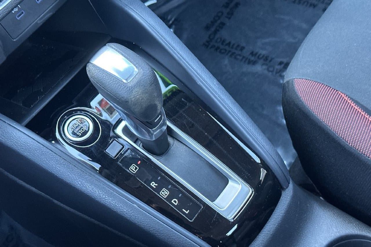 2024 Nissan Versa SR 17