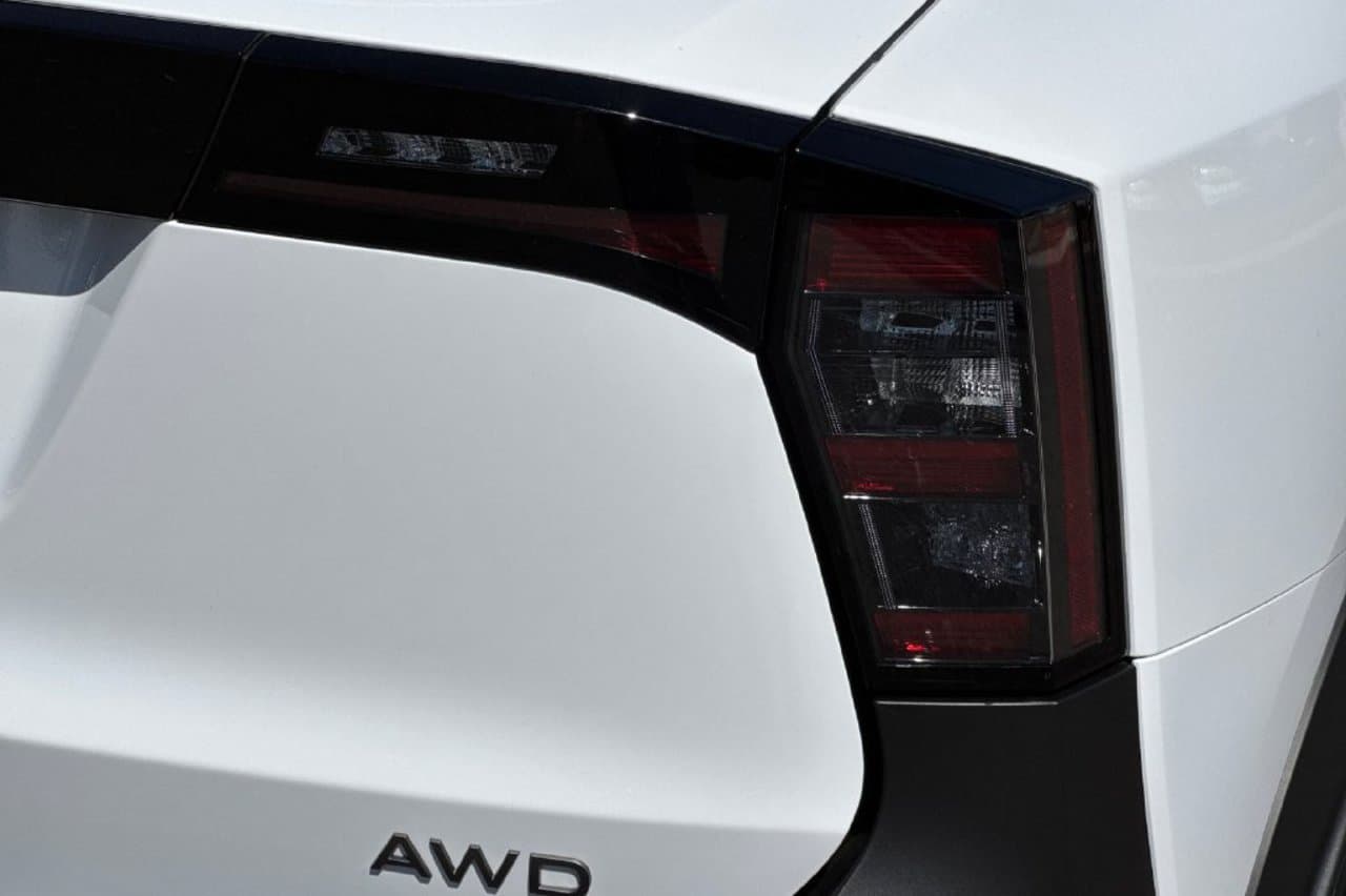 2027 Nissan Kicks SV 24