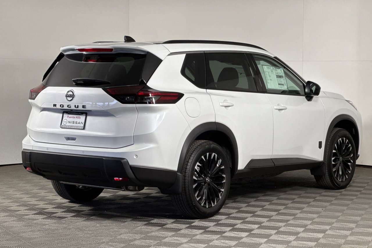 2026 Nissan Rogue Dark Armor 12