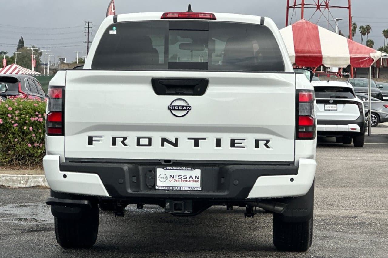 2027 Nissan Frontier SV 4