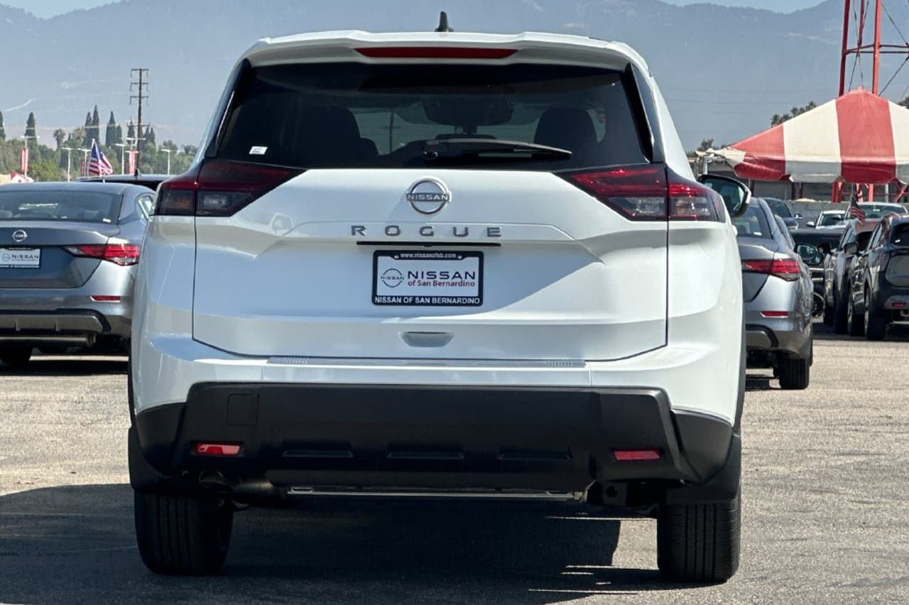 2026 Nissan Rogue SV 4
