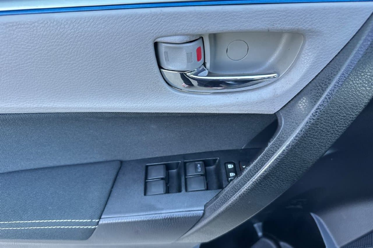 2016 Toyota Corolla LE 9