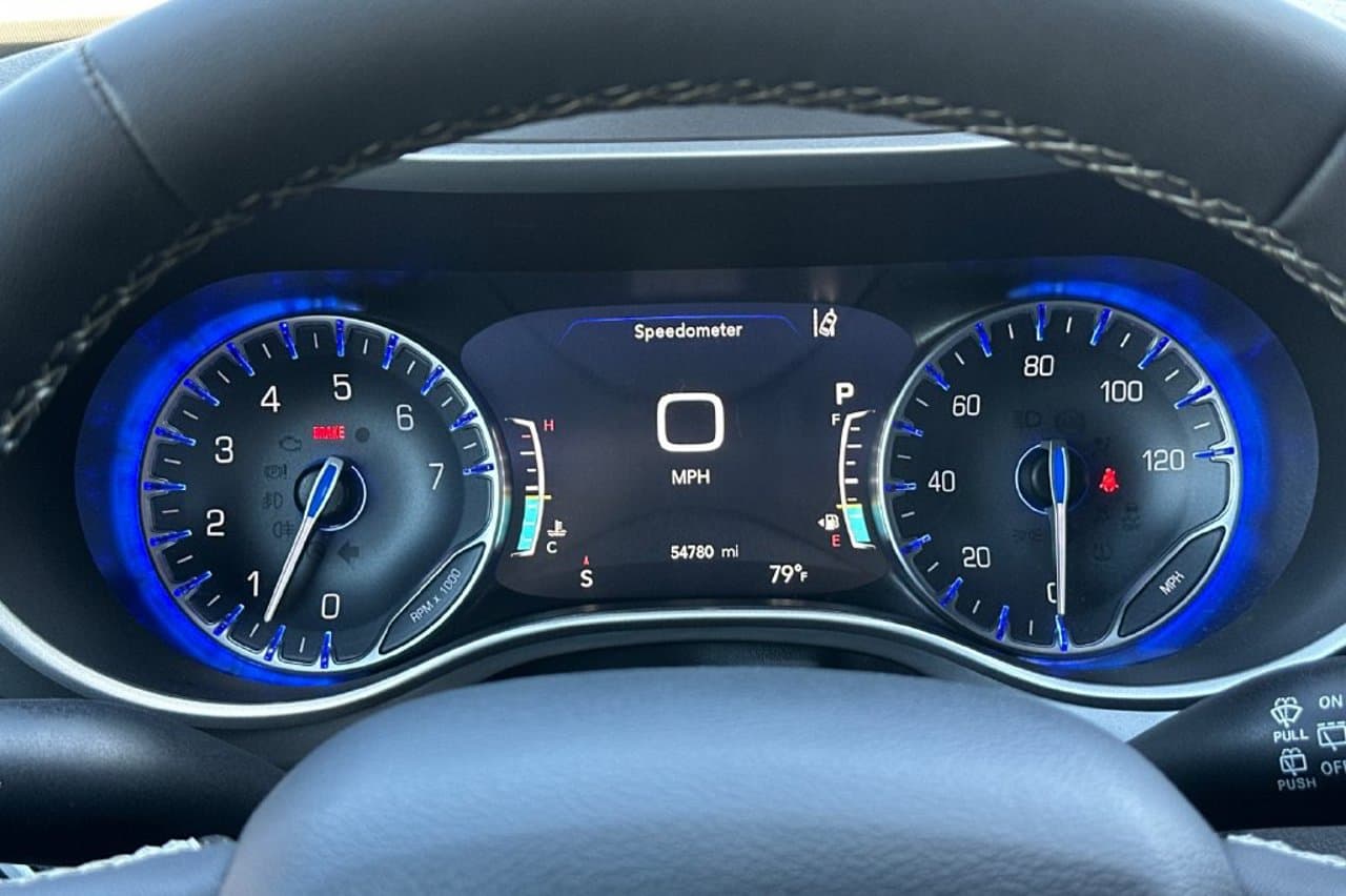 2025 Chrysler Pacifica Select 21