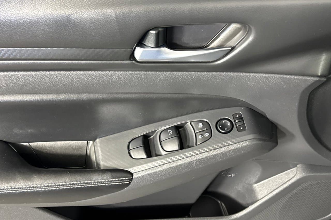 2024 Nissan Altima 2.5 SV 8