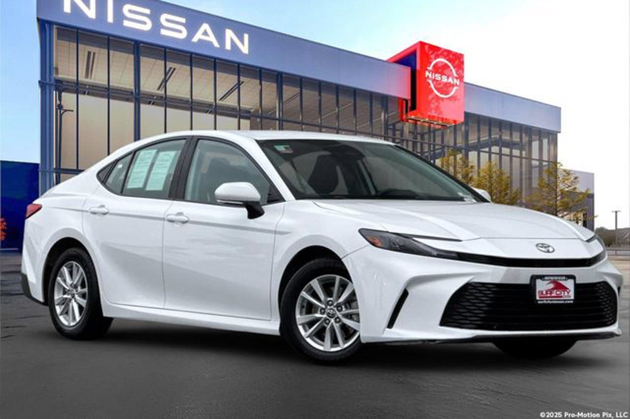 2025 Toyota Camry LE 1