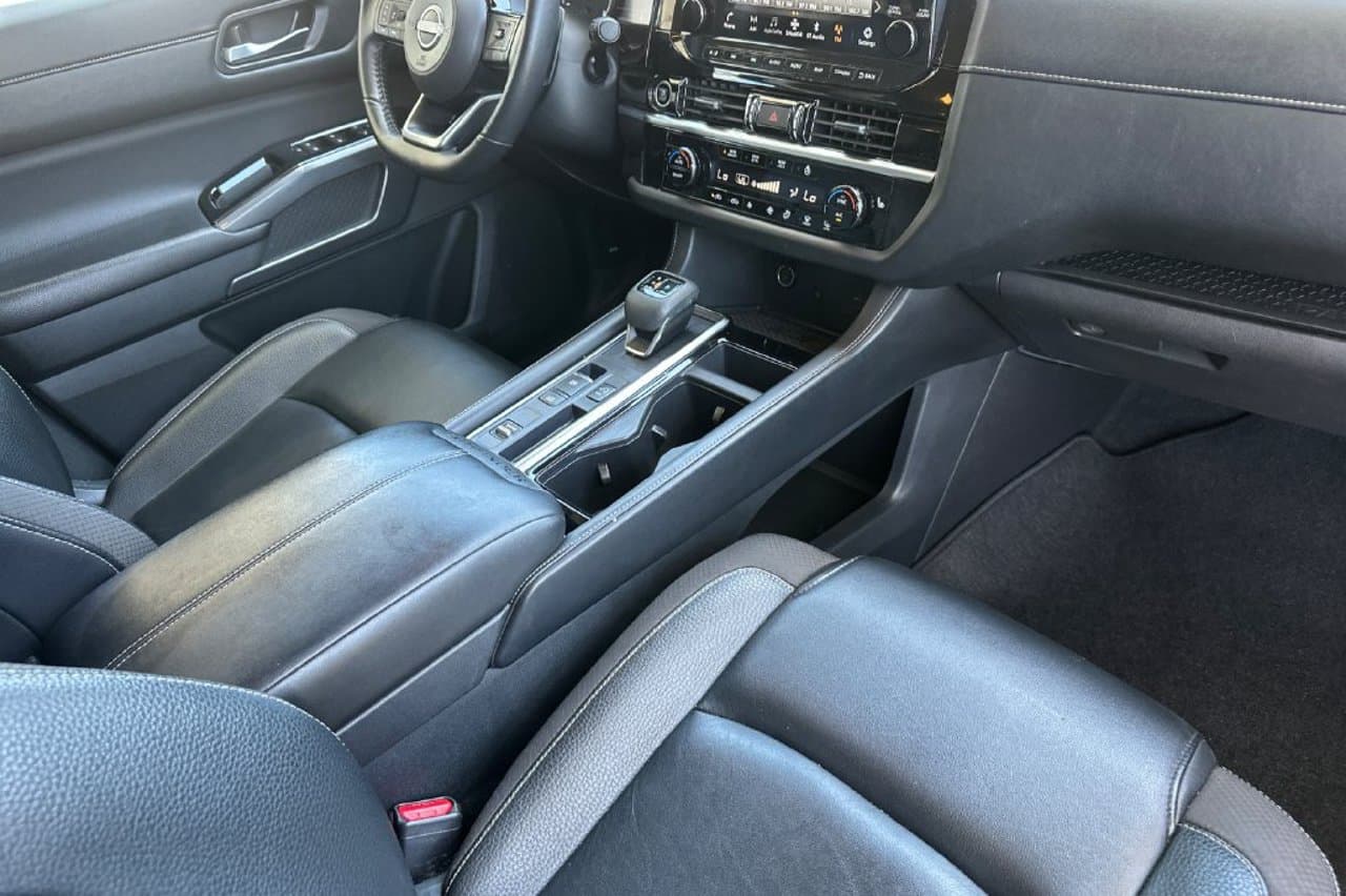 2024 Nissan Pathfinder SL 15