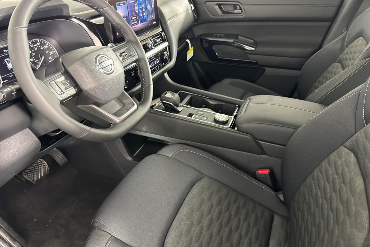 2026 Nissan Pathfinder SV 7