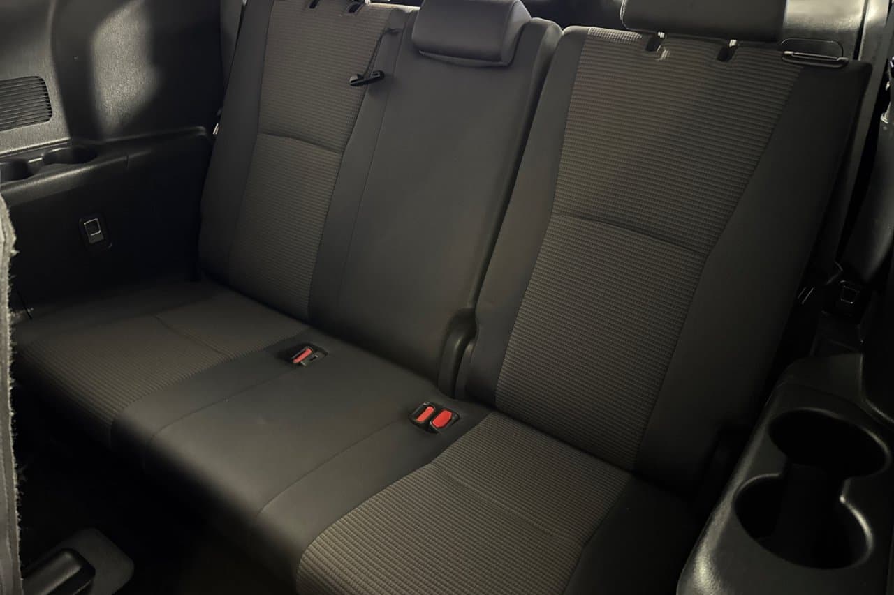 2024 Toyota Highlander LE 12