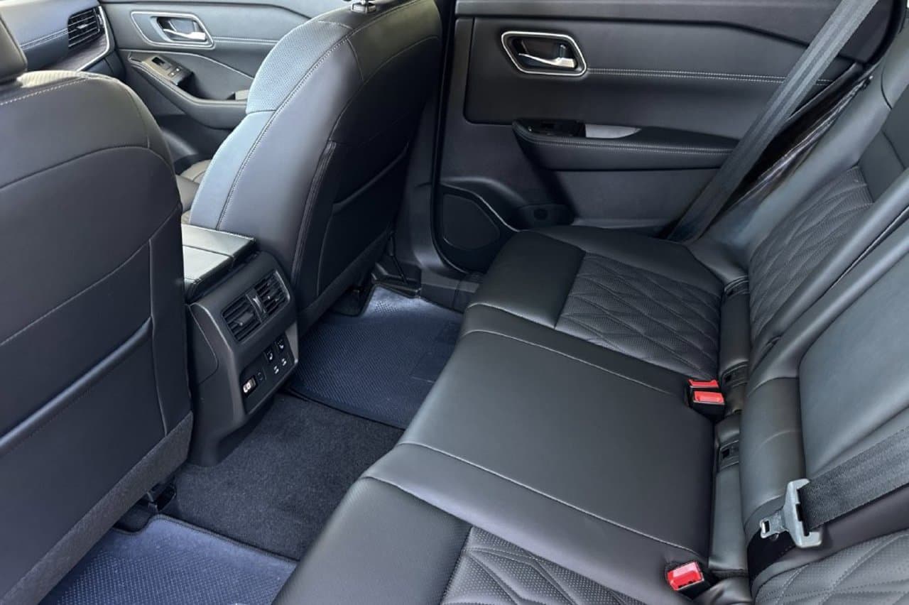 2026 Nissan Rogue Platinum 10