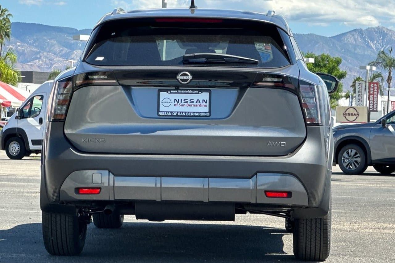 2027 Nissan Kicks SV 4