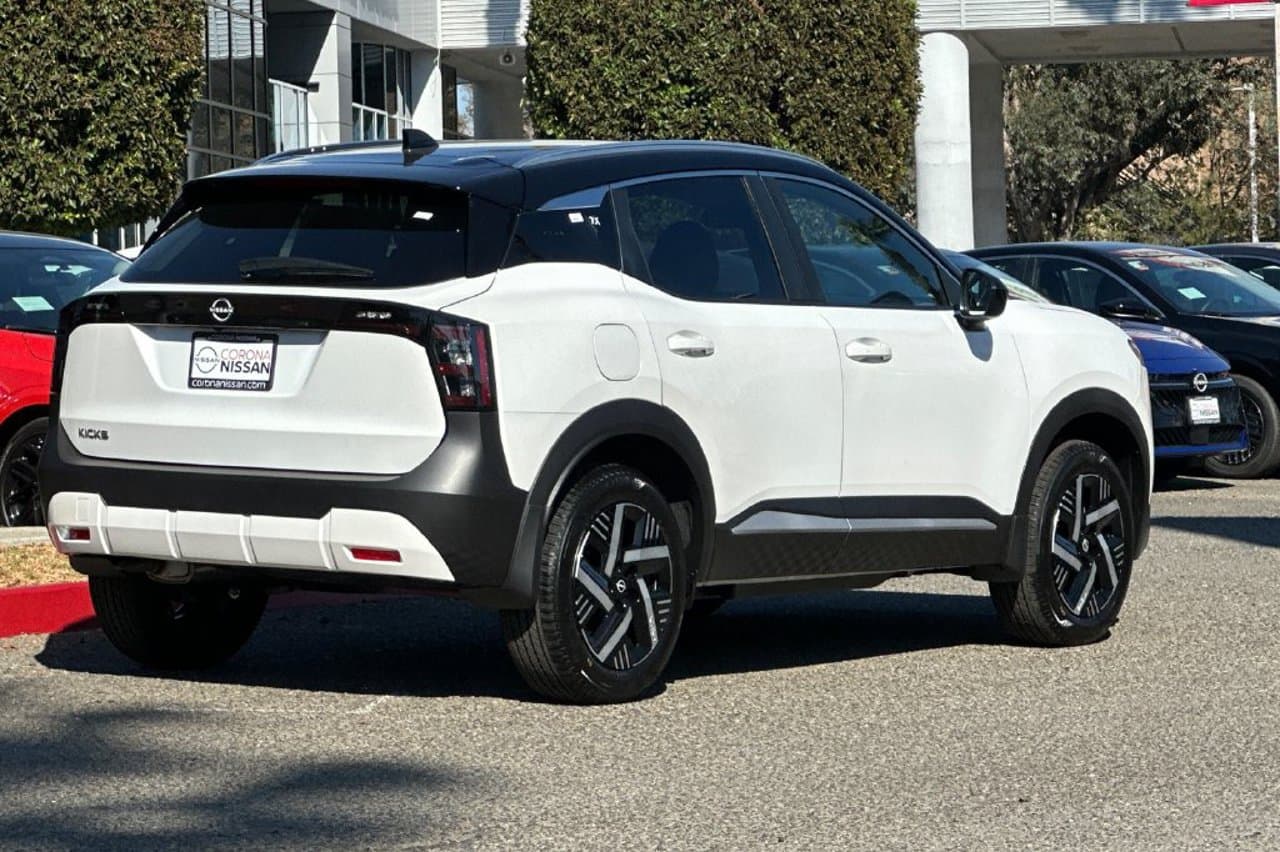 2027 Nissan Kicks SV 4