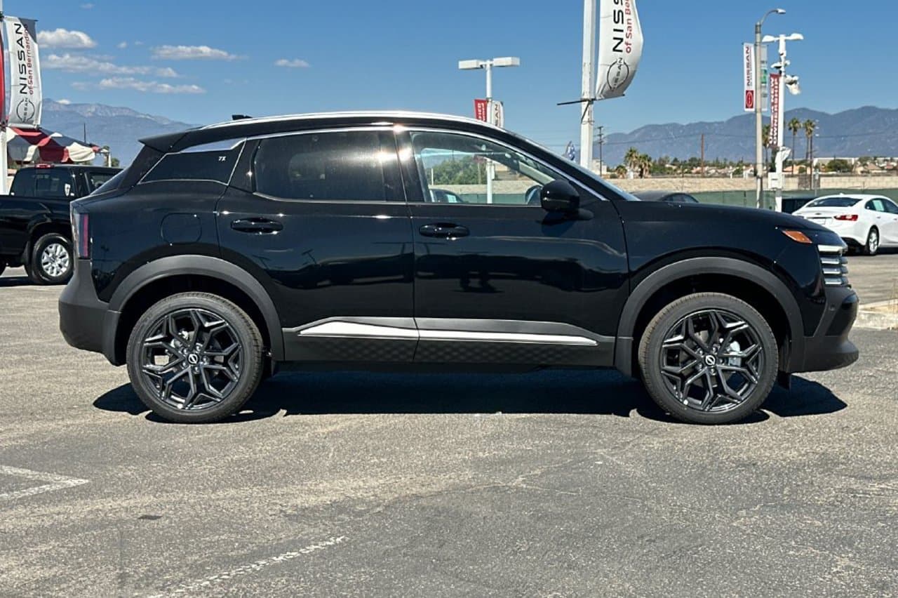 2027 Nissan Kicks SR 2