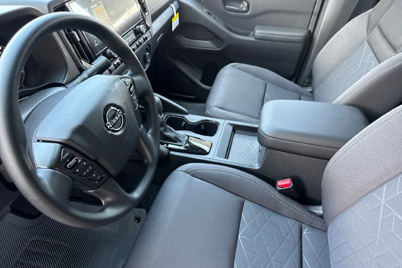 2026 Nissan Frontier SV 8