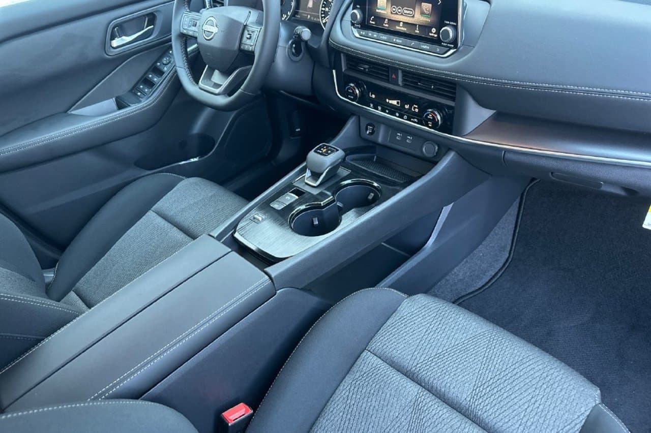 2026 Nissan Rogue SV 14
