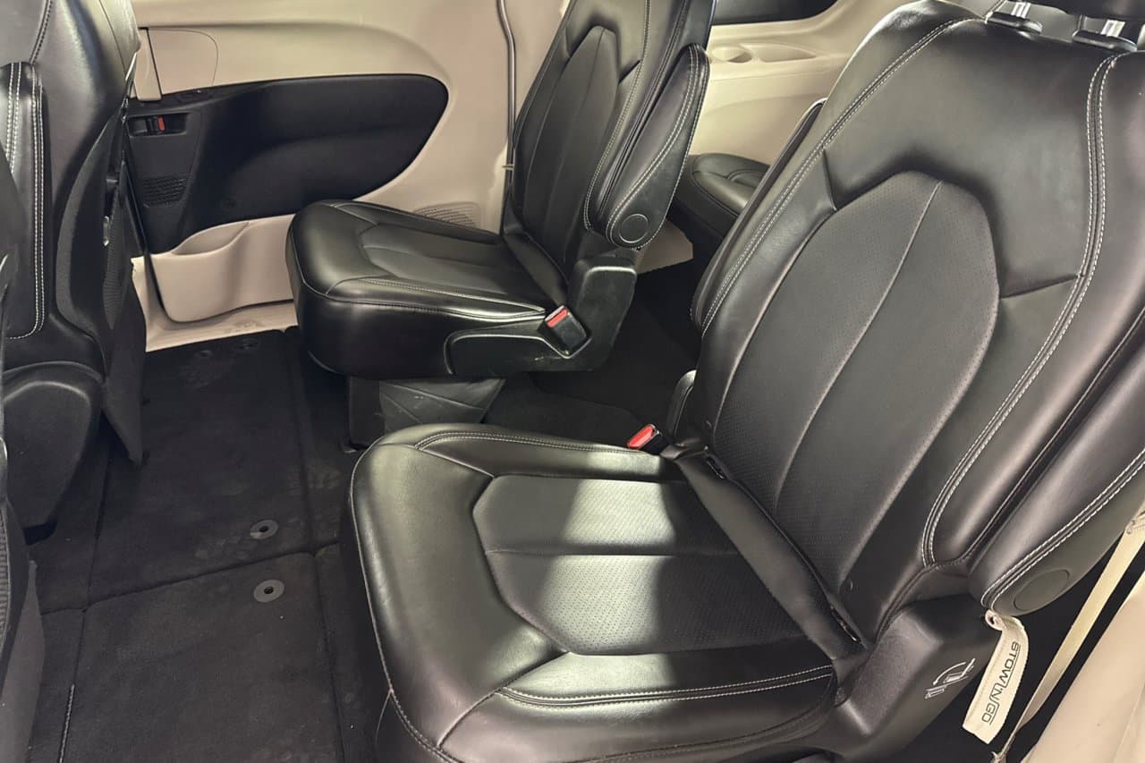 2024 Chrysler Pacifica Touring L 9