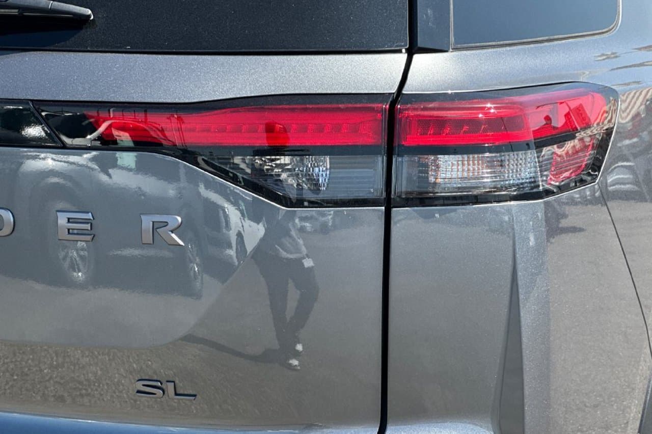 2026 Nissan Pathfinder SL 21