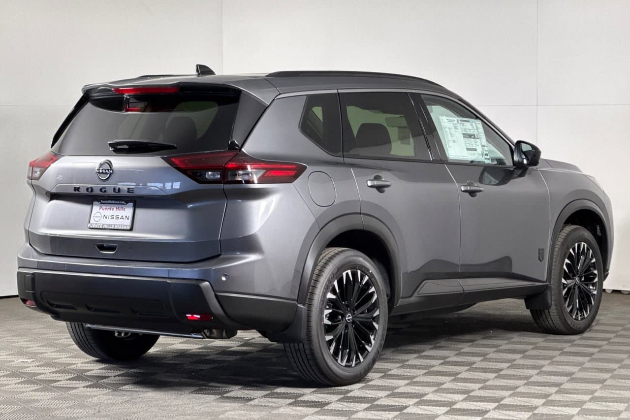2026 Nissan Rogue Dark Armor 12